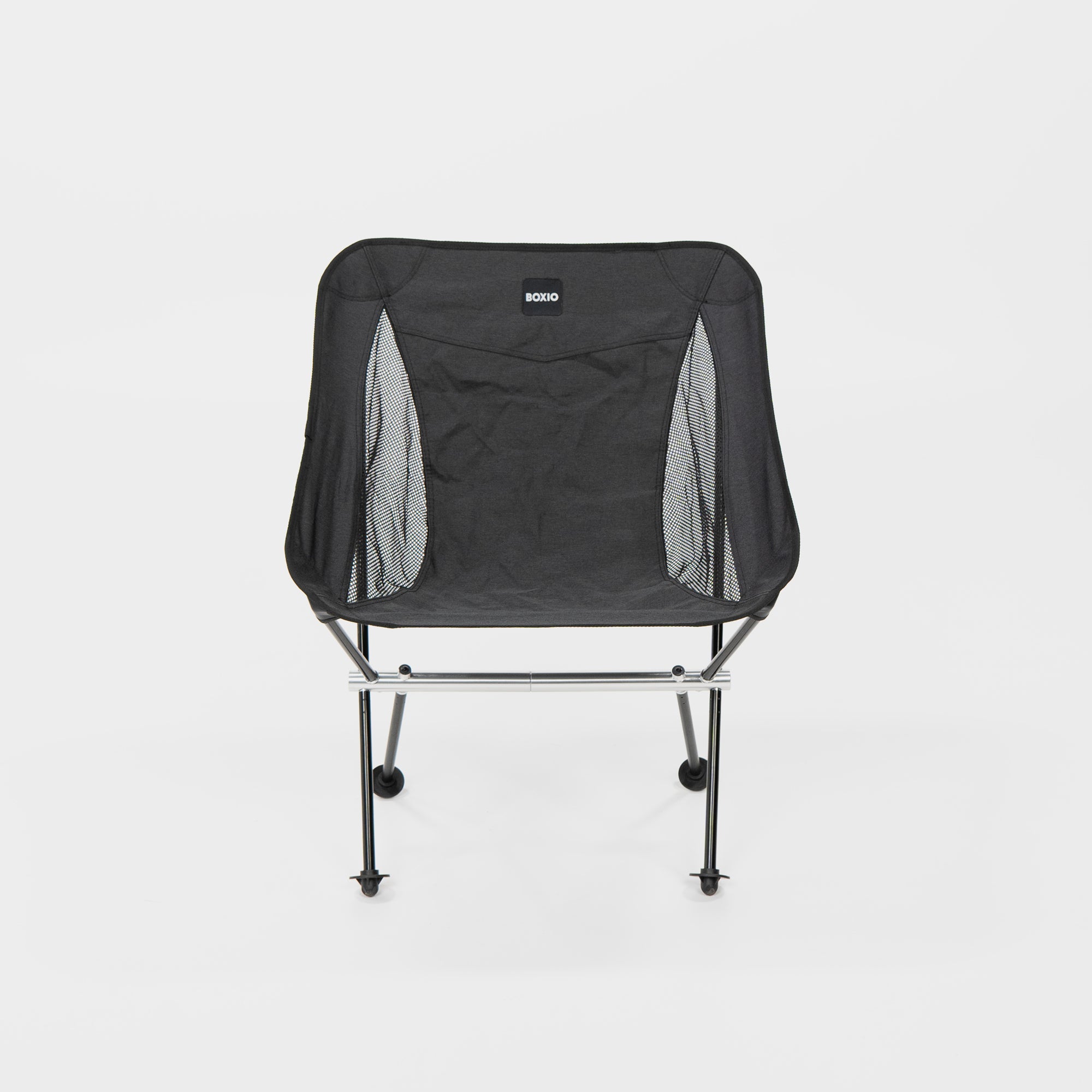 Campingstuhl vor weißem Hintergrund